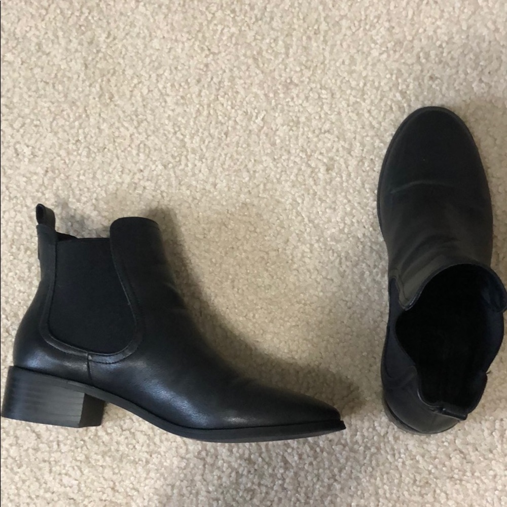 F 21 chic black boot.